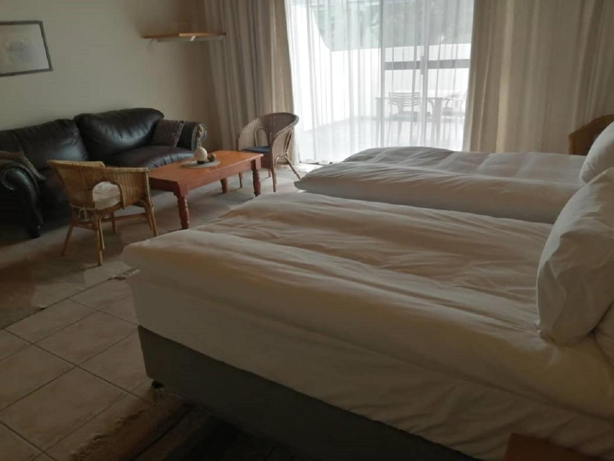 Hotel Pension Palmquell Klein Windhoek ภายนอก รูปภาพ